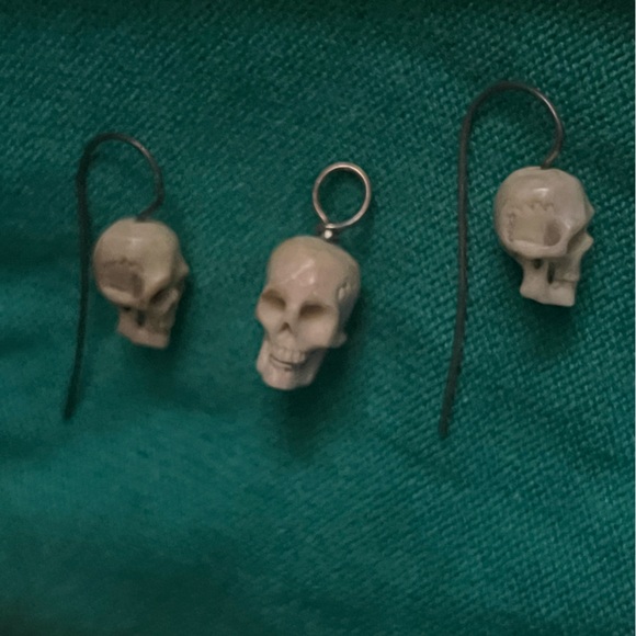 Rare bone carved skull earrings and pendant - Picture 7 of 13